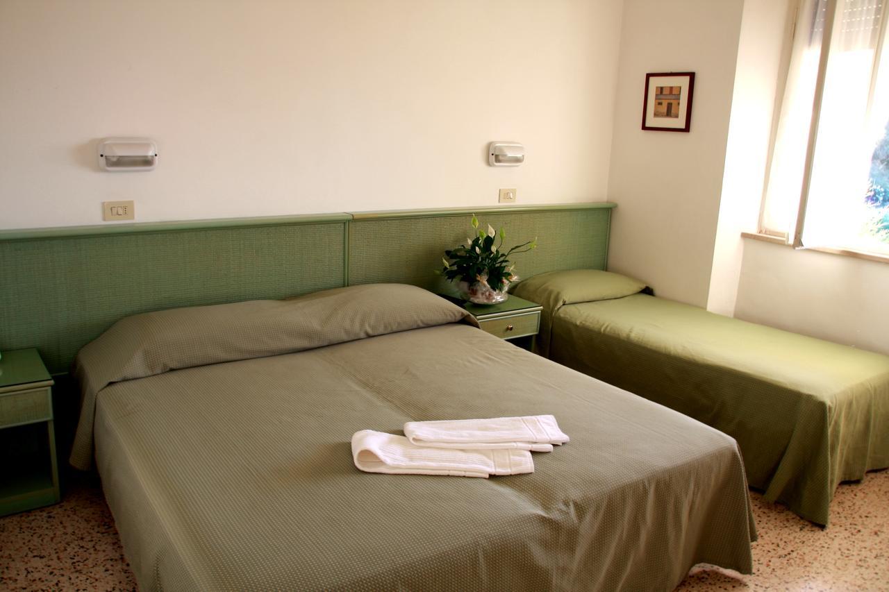 Hotel Excelsior Fano Esterno foto