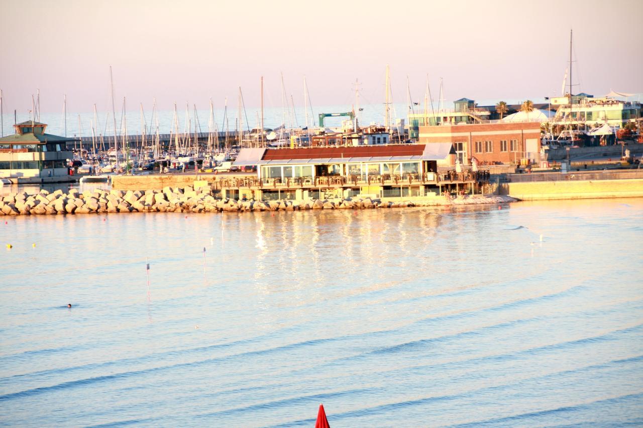 Hotel Excelsior Fano Esterno foto