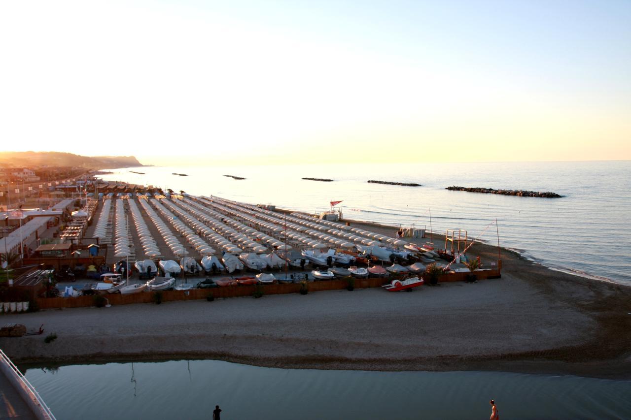 Hotel Excelsior Fano Esterno foto