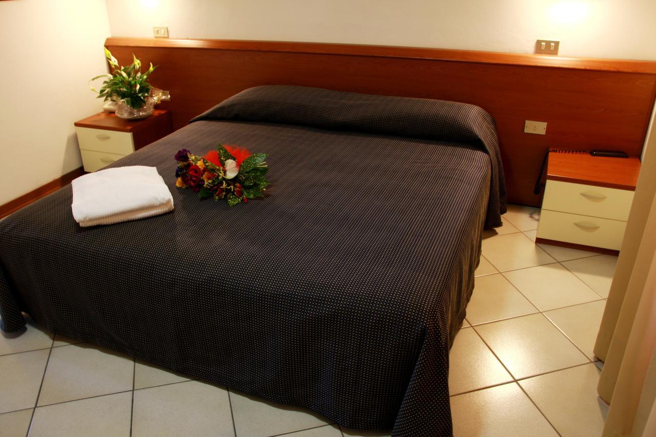 Hotel Excelsior Fano Esterno foto