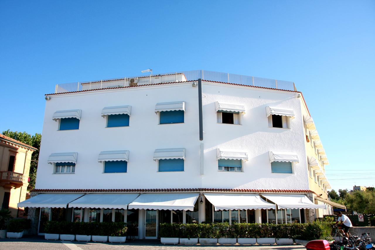 Hotel Excelsior Fano Esterno foto